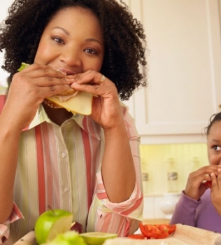 A prevenção da obesidade é reflexo do comportamento alimentar da família